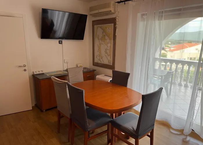 Mit Blick Auf Und Grossem Balkon