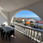 Mit Blick Auf Und Grossem Balkon *