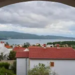 Mit Blick Auf Und Grossem Balkon *