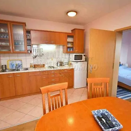 Apartment Mit Blick Auf Und Grossem Balkon *
