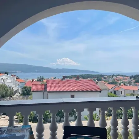 Apartment Mit Blick Auf Und Grossem Balkon